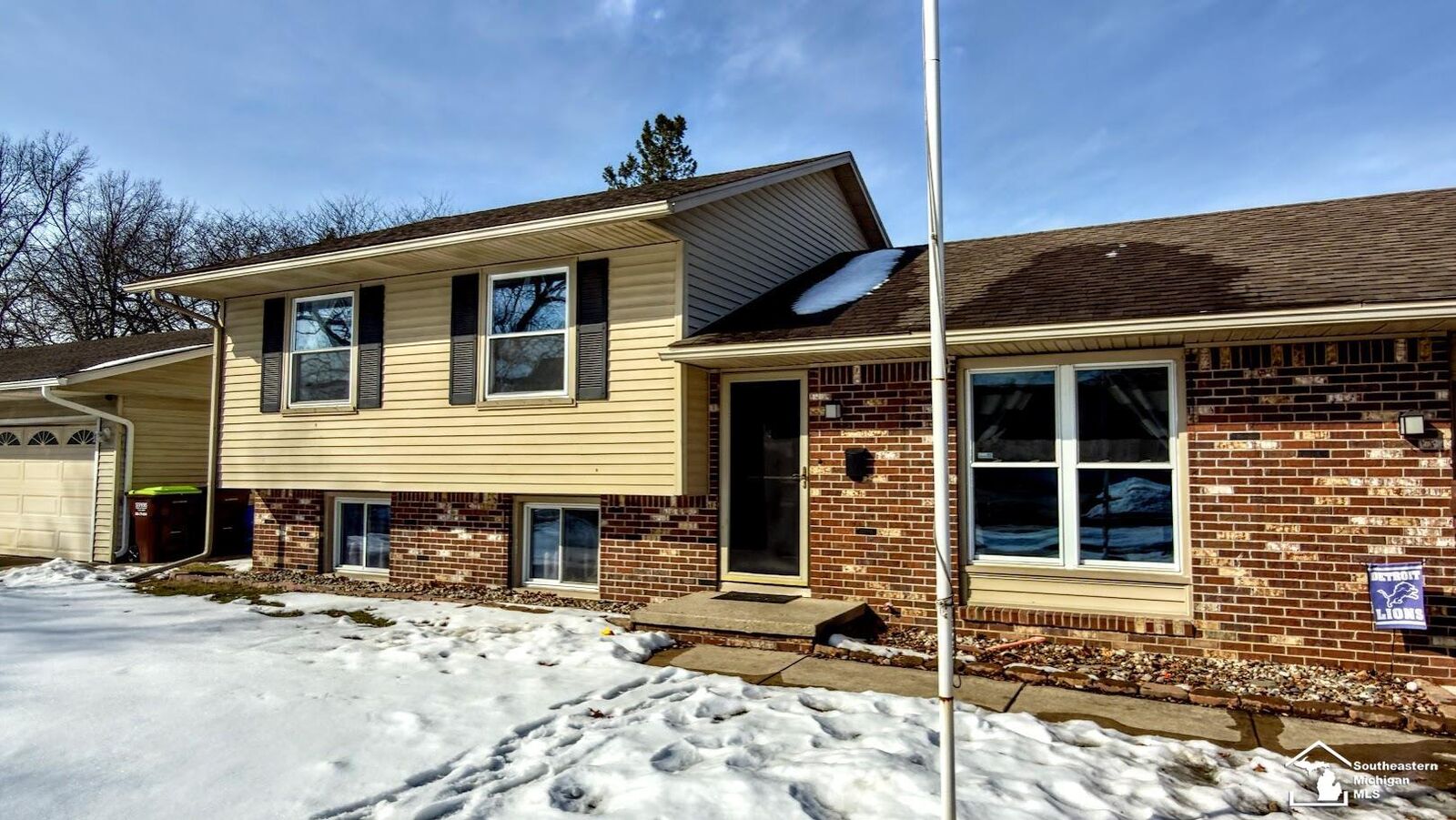 Property Photo: 445 Toll Street MI 48161