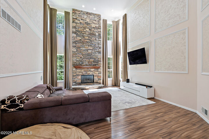 Property Photo:  26 Chiswick Court  NJ 08527 