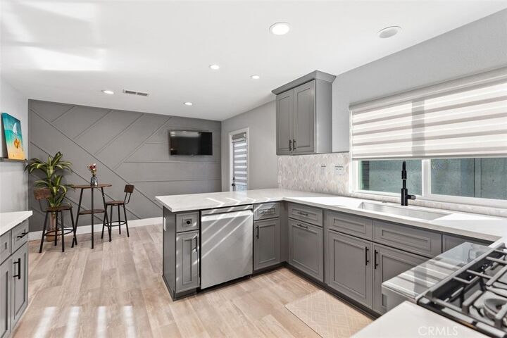 Property Photo:  9 Flaxwood  CA 92614 