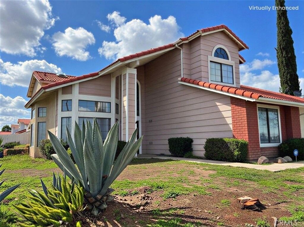 Property Photo: 2560 E Avenue R12 CA 93550