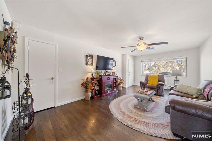 Property Photo:  1323 Anderson Avenue 15  NJ 07024 