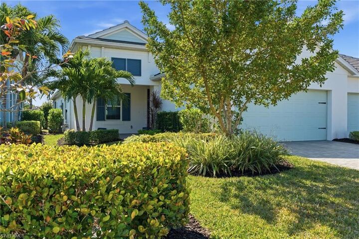 Property Photo: 2118 Marquesa Cir FL 34112