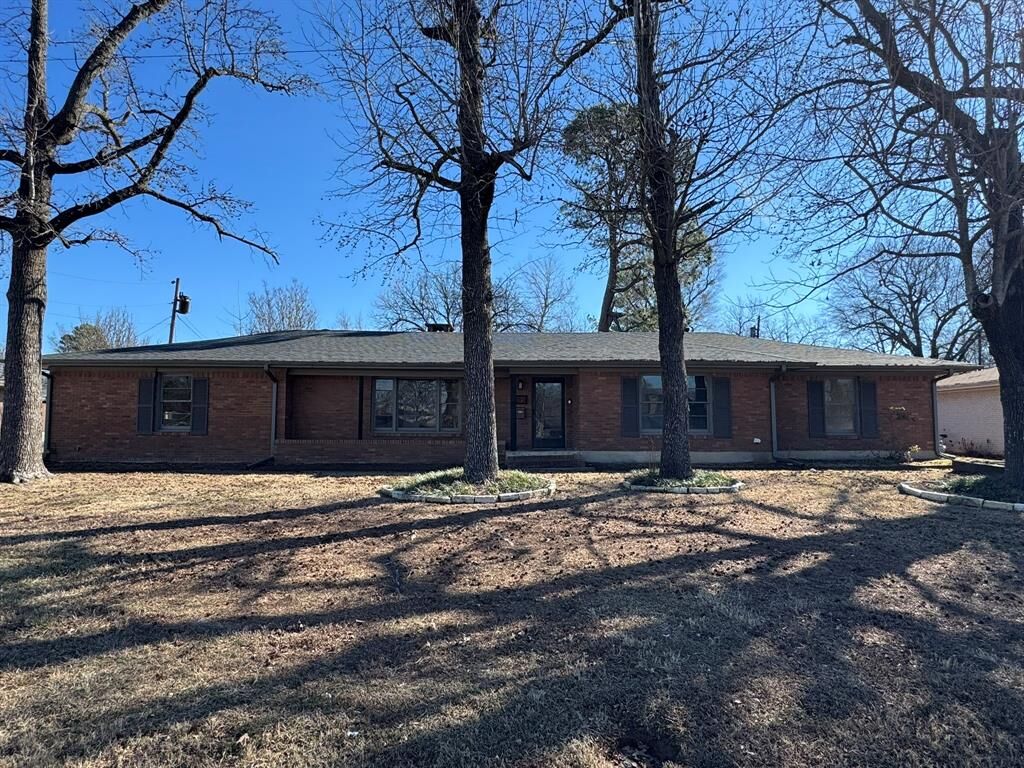 Property Photo: 55 SE 31st Street TX 75460