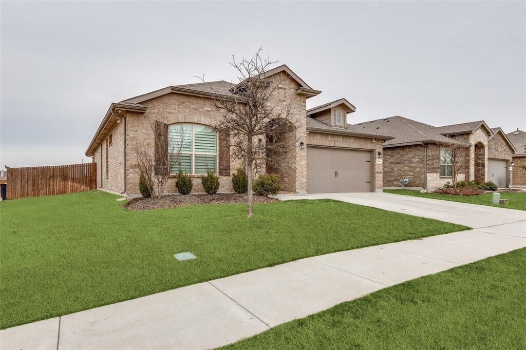 Property Photo:  2044 Sun Star Drive  TX 76052 