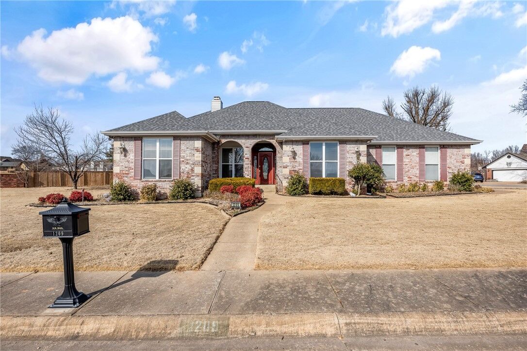 Property Photo:  1209 W Mimosa Street  AR 72756 