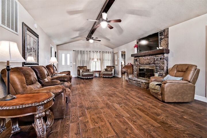 Property Photo:  1 Woburn Lane  AR 72715 