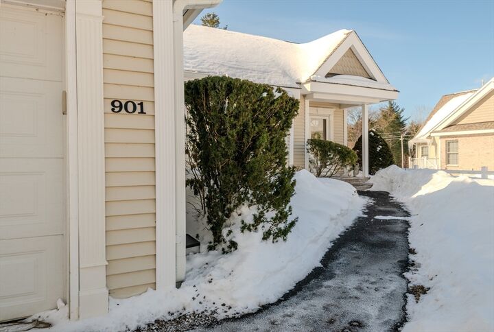 Property Photo: 901 Alyssa Dr 901 MA 01834
