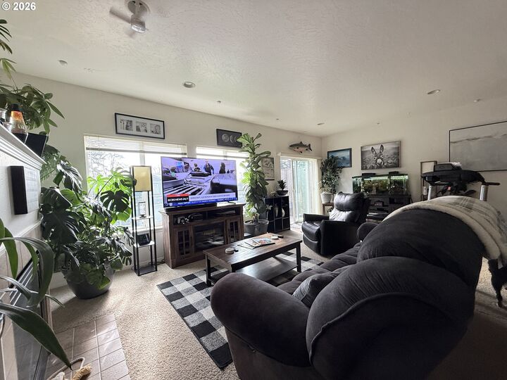 Property Photo: 815 Old County Rd 5 OR 97415