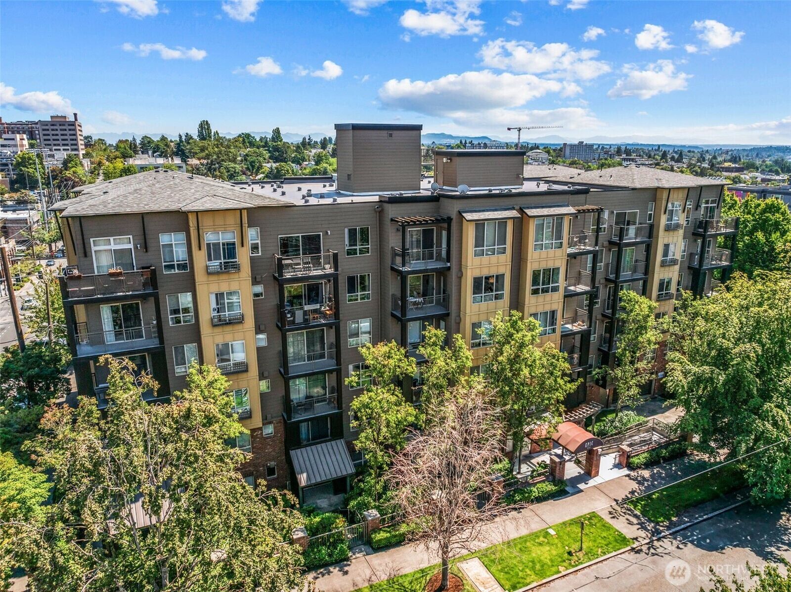 Property Photo: 412 11th Avenue 206 WA 98122