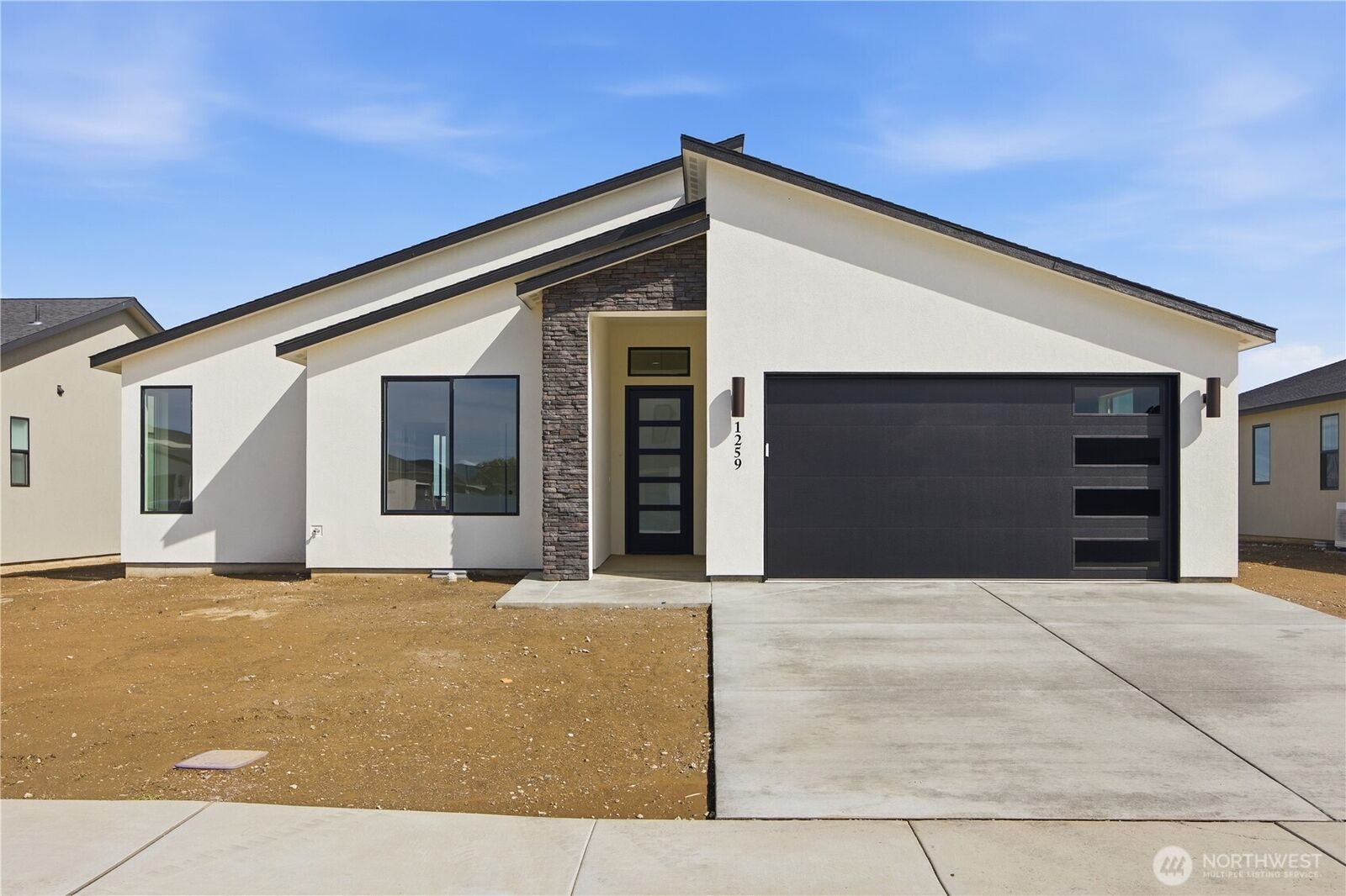 Property Photo: 1134 E Mt Hood Street WA 99344