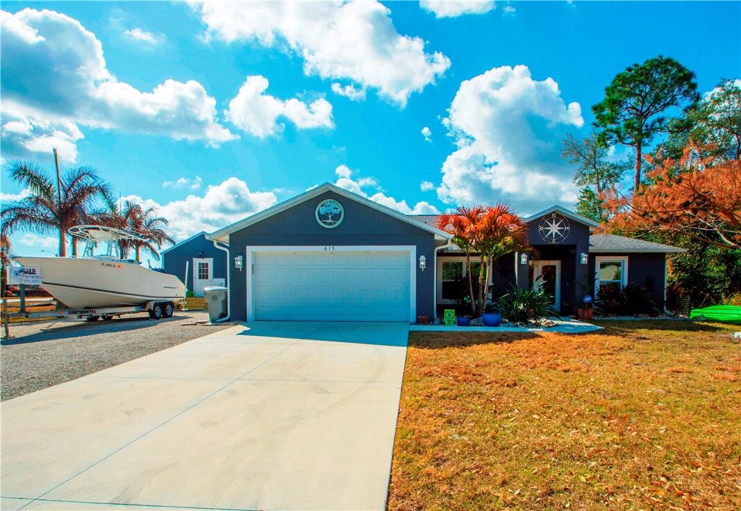 Property Photo: 615 19th Street SW FL 32962