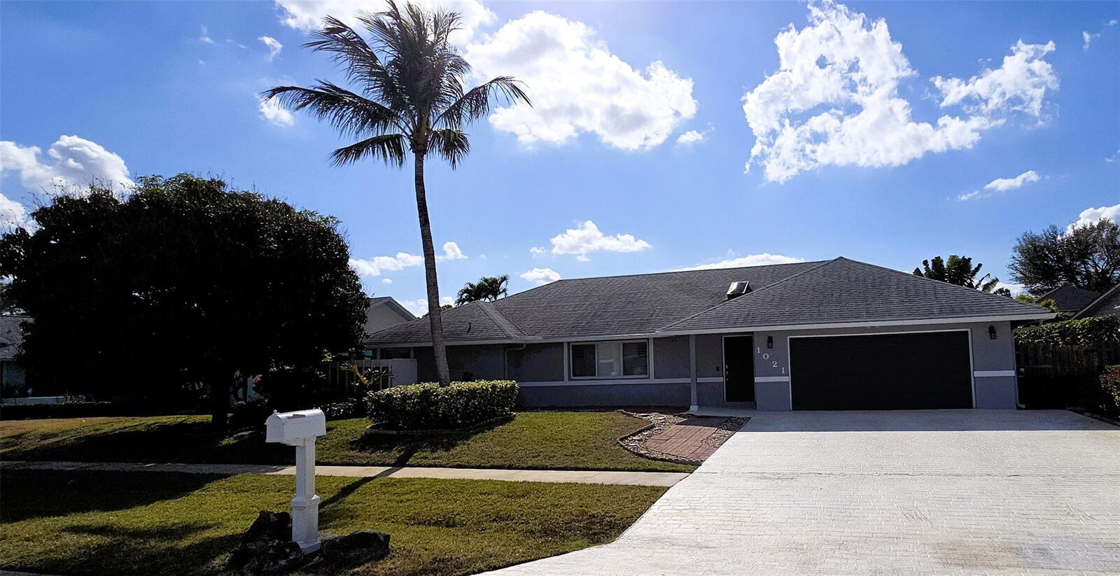 Property Photo: 1021 Cherry Lane FL 33414