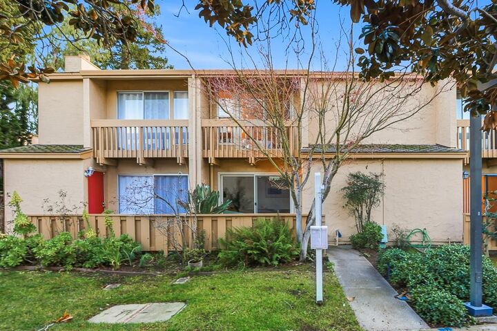 Property Photo: 125 Connemara Way 32 CA 94087