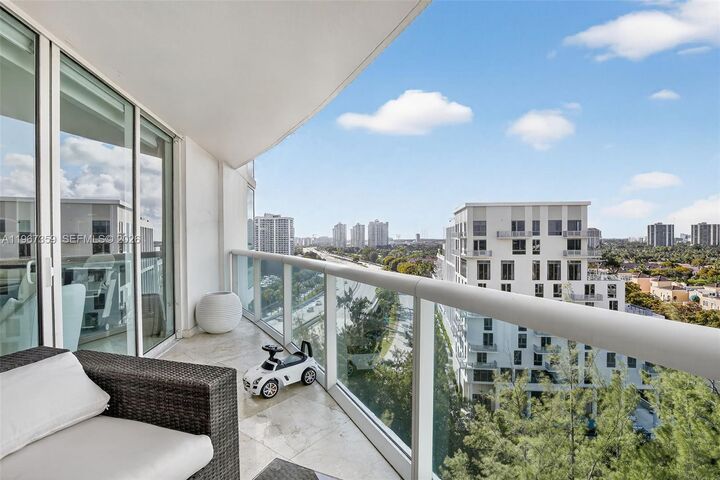 Property Photo:  19400 Turnberry Way 1012  FL 33180 