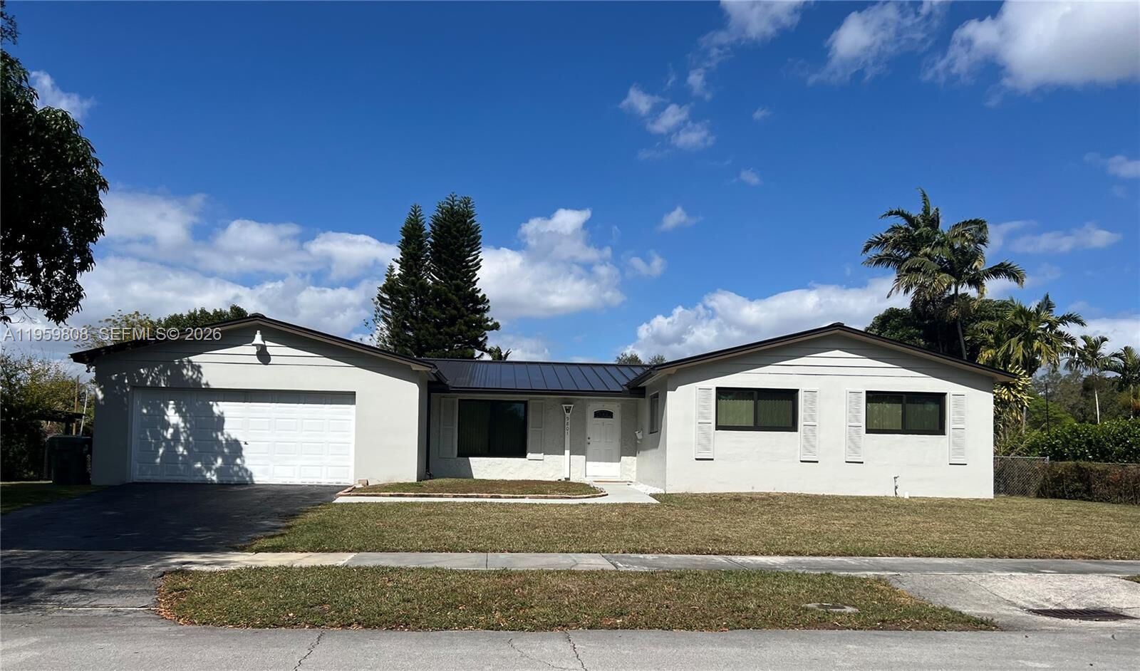 Property Photo: 9801 SW 99th St FL 33176