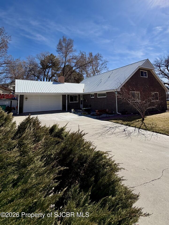 Property Photo:  628 N Gladeview Drive  NM 87401 