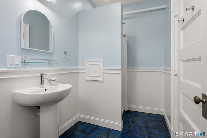 Property Photo:  360 Farmington Avenue 5  CT 06105 