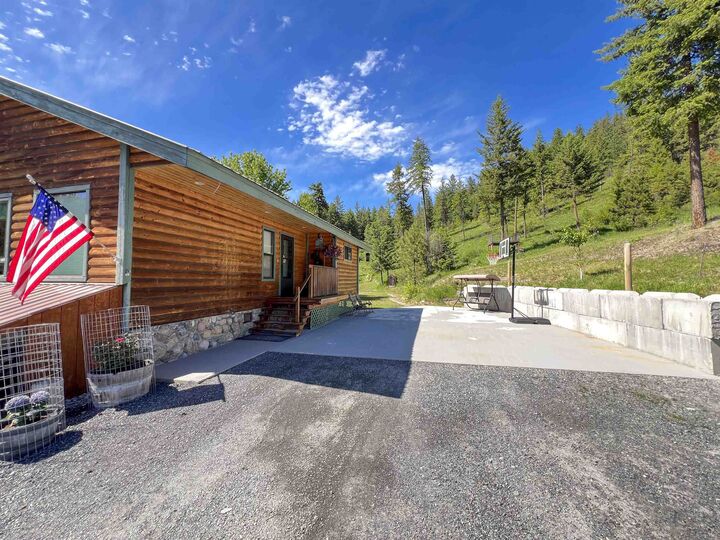 Property Photo: 1188 Randall Rd WA 99114