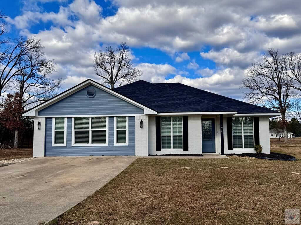 Property Photo:  194 County Road 1720  TX 75455 