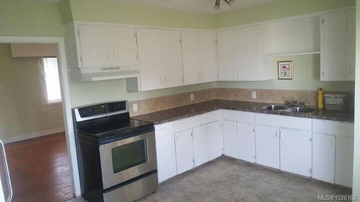 Property Photo:  308 Harewood Rd  BC V9R 2Z2 