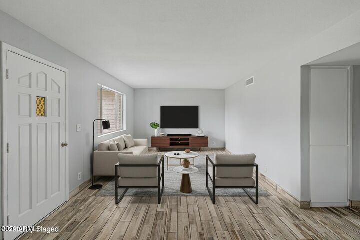 Property Photo: 1129 N Wedgewood Circle AZ 85203