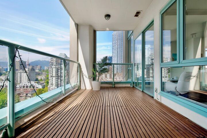 Property Photo: 907 Beach Avenue 2103 BC V6Z 2R3