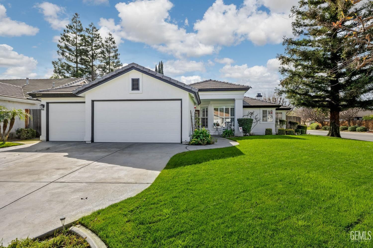 Property Photo: 10417 Dorchester Street CA 93311