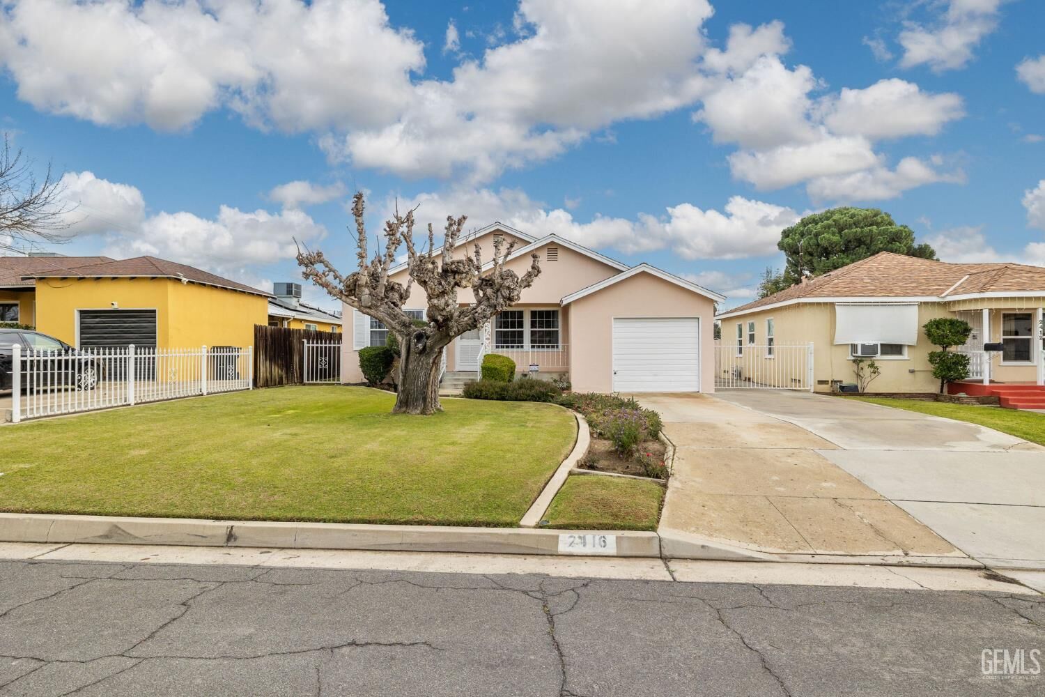 Property Photo: 2416 Barnett Street CA 93308