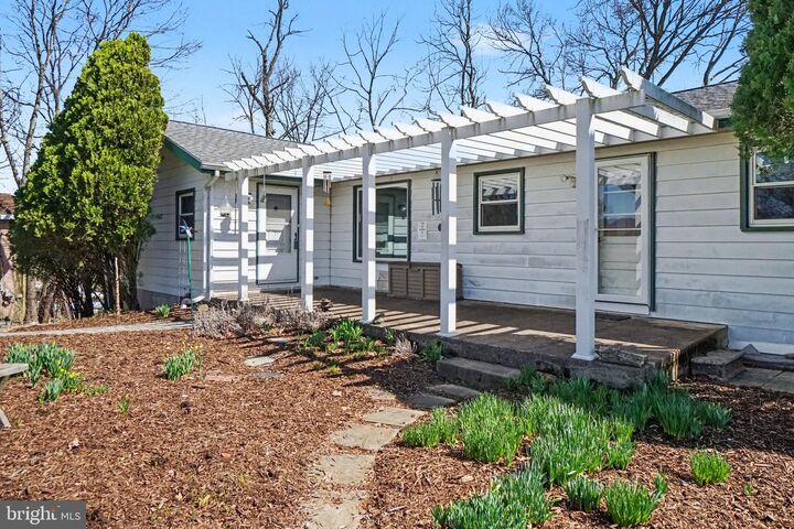 Property Photo:  23 E Willow Terrace Drive  PA 17050 