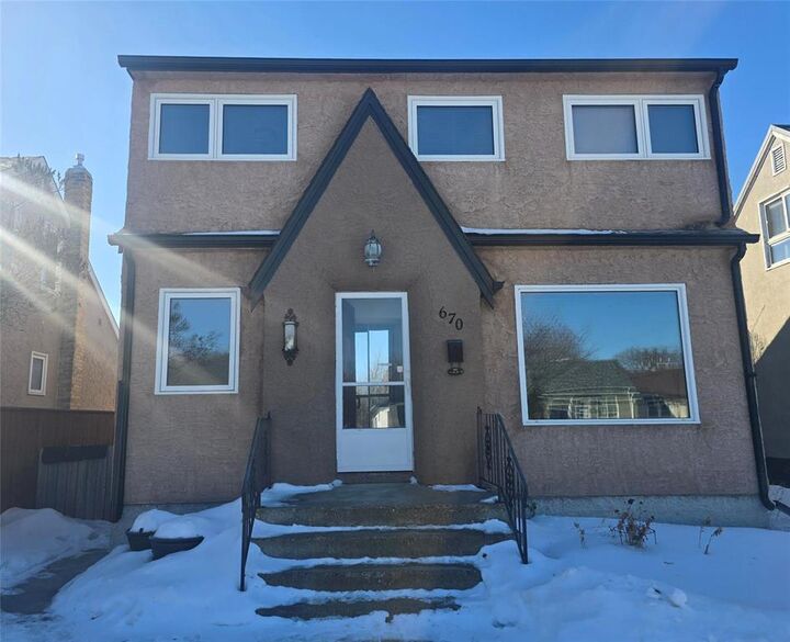 Property Photo:  670 Lansdowne Avenue  MB R2W 0J1 