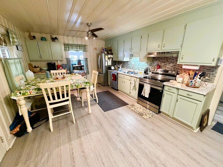 Property Photo:  811 Cedar St.  SC 29440 