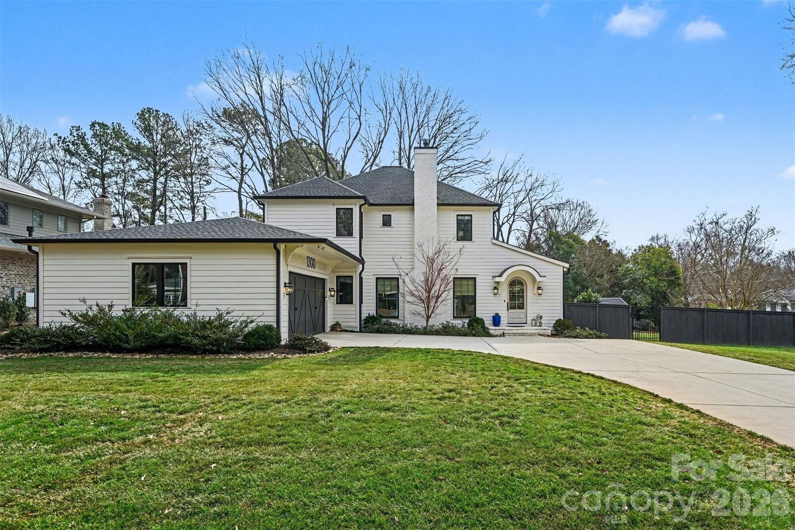 Property Photo:  1300 Hazelhurst Avenue  NC 28211 