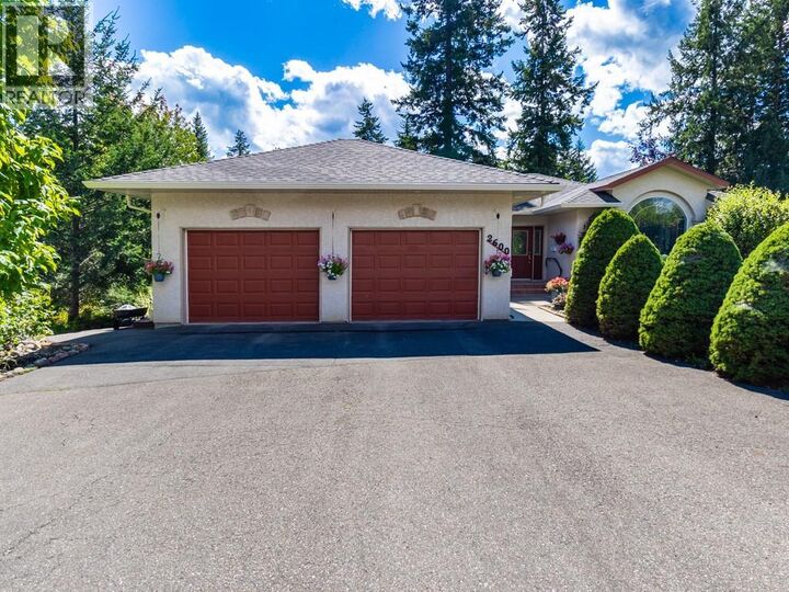 Property Photo: 2600 Fairway Place BC V0E 1H2
