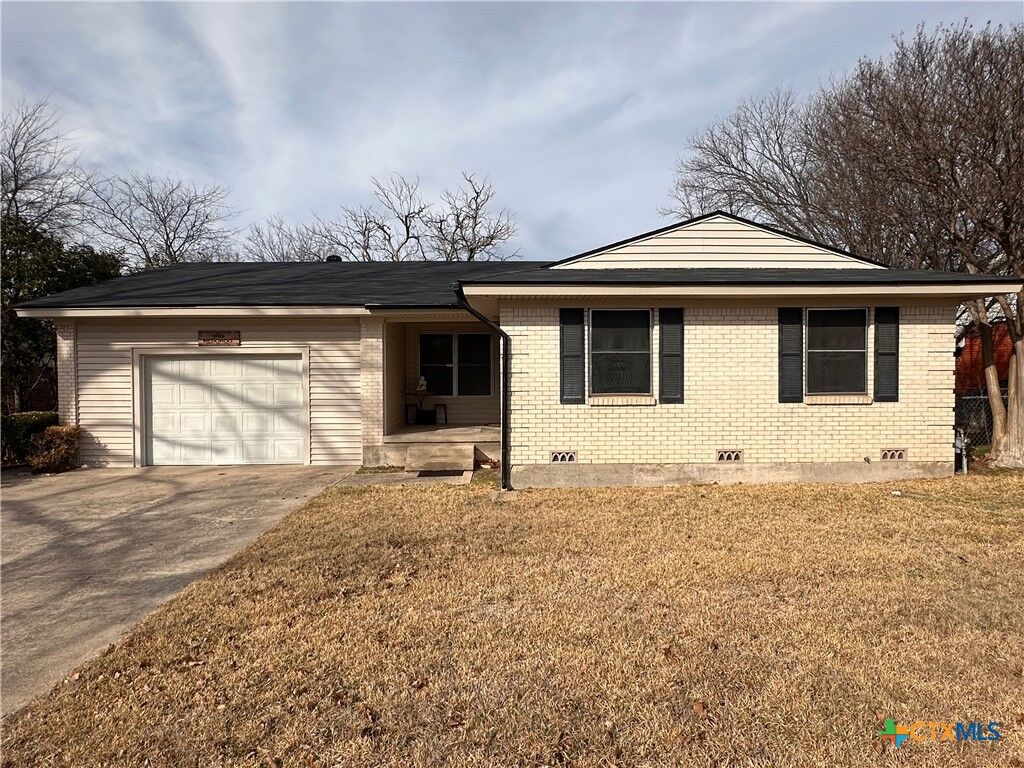 Property Photo:  1005 Redondo Drive  TX 76541 
