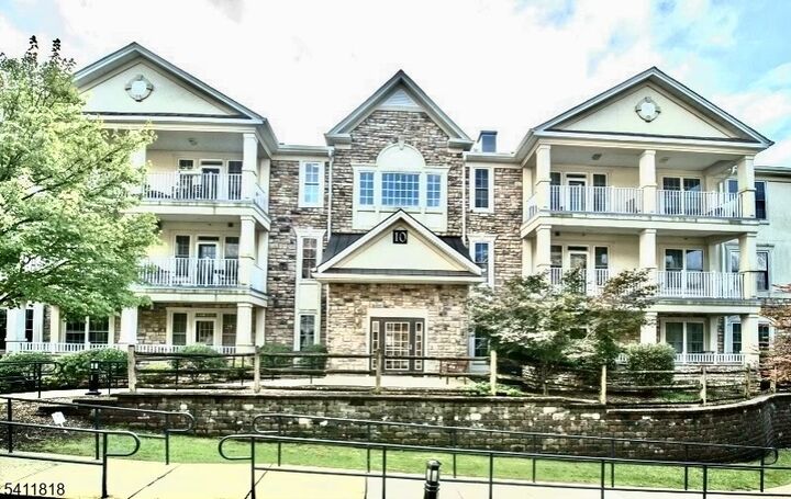 Property Photo: 1010 Holly Ln NJ 07009