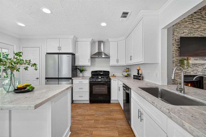 Property Photo: 5323 Windsong Trail TX 77084