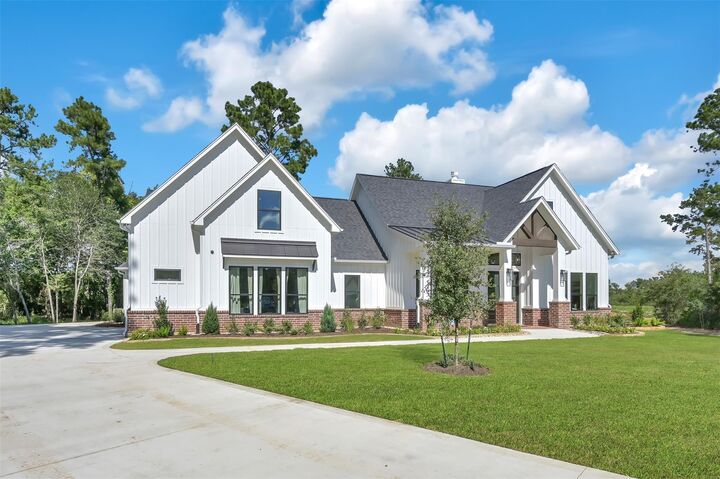 Property Photo: 8557 Butler Ranch Court TX 77363