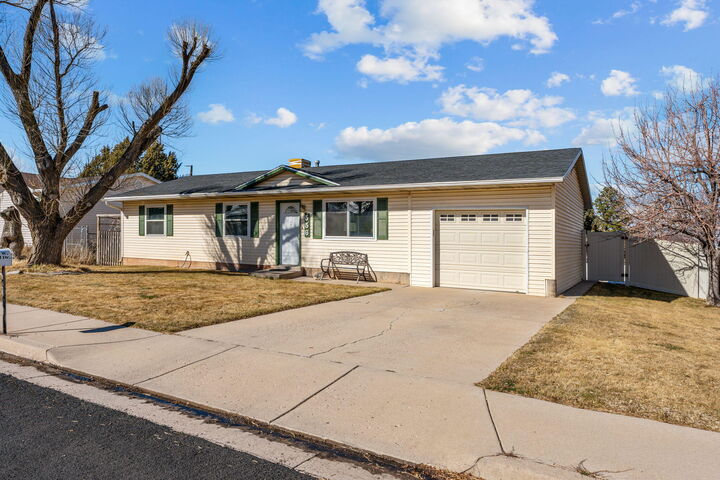 Property Photo:  556 W Pinewood Dr  UT 84720 