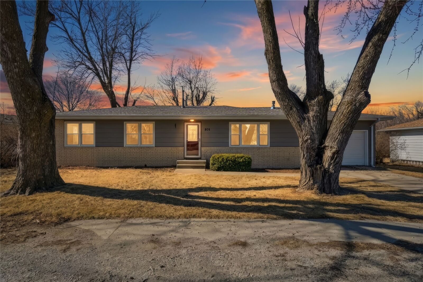Property Photo:  808 Walnut Avenue  IA 50276 