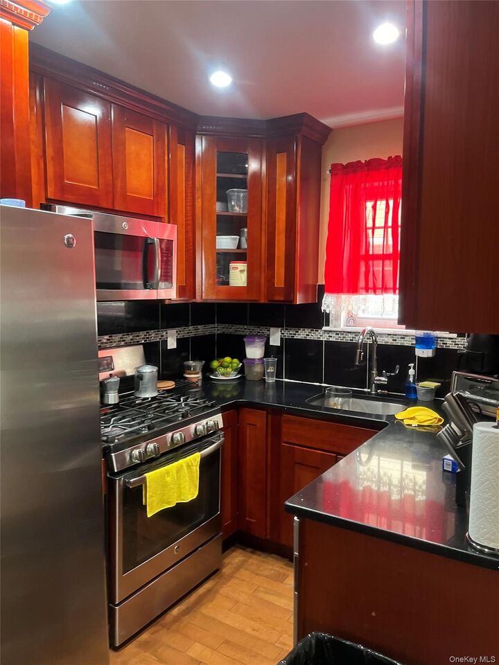 Property Photo:  547 S 11th Avenue  NY 10550 