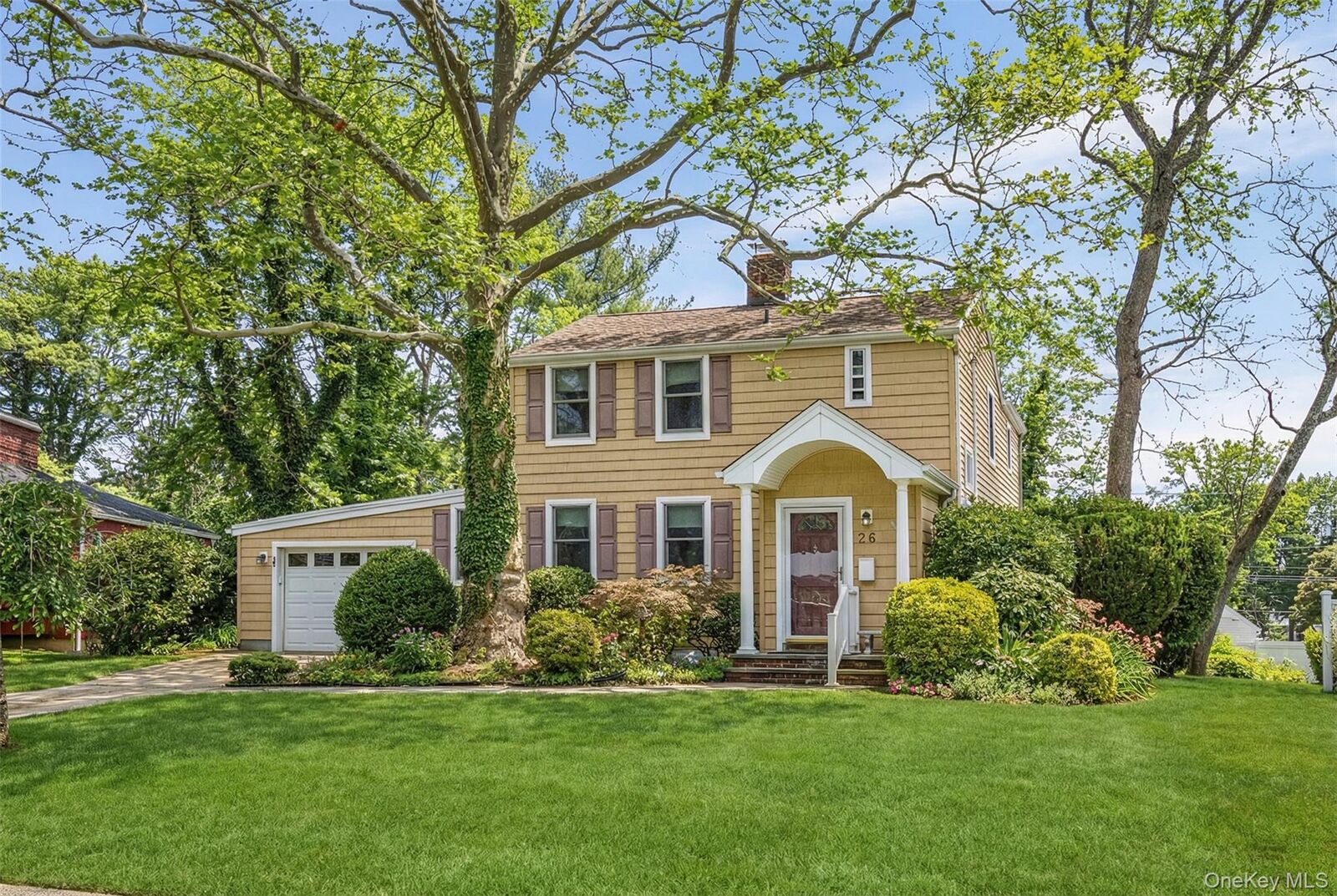 Property Photo:  26 Pinetree Lane  NY 11577 