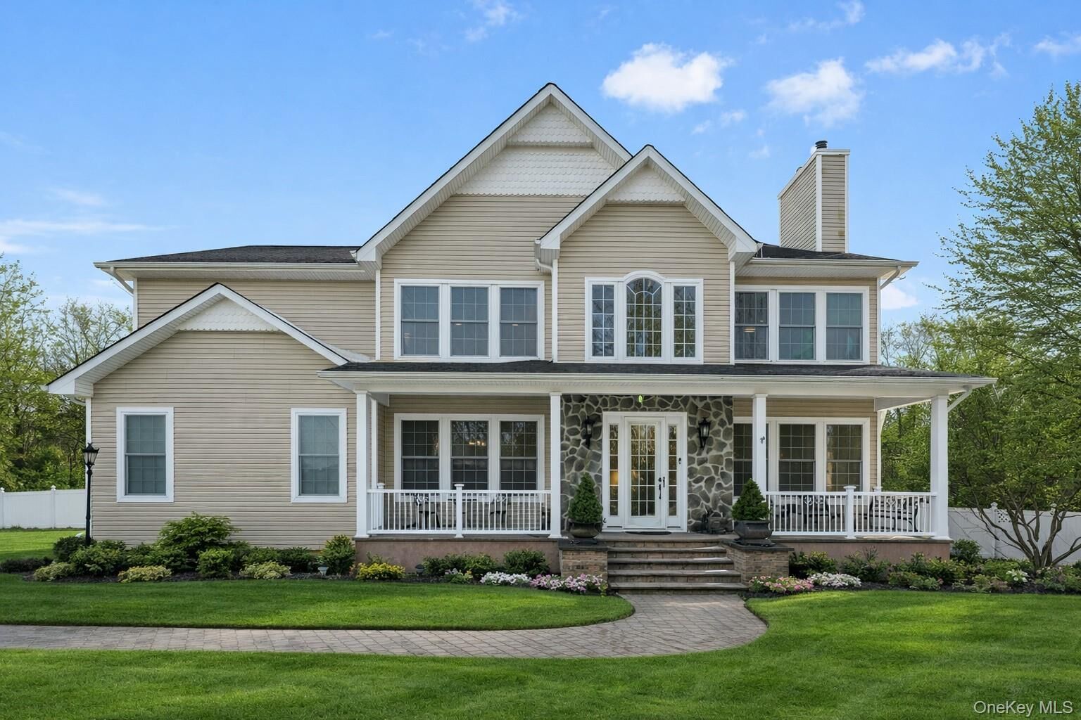 Property Photo:  42 Brayton Court N  NY 11720 
