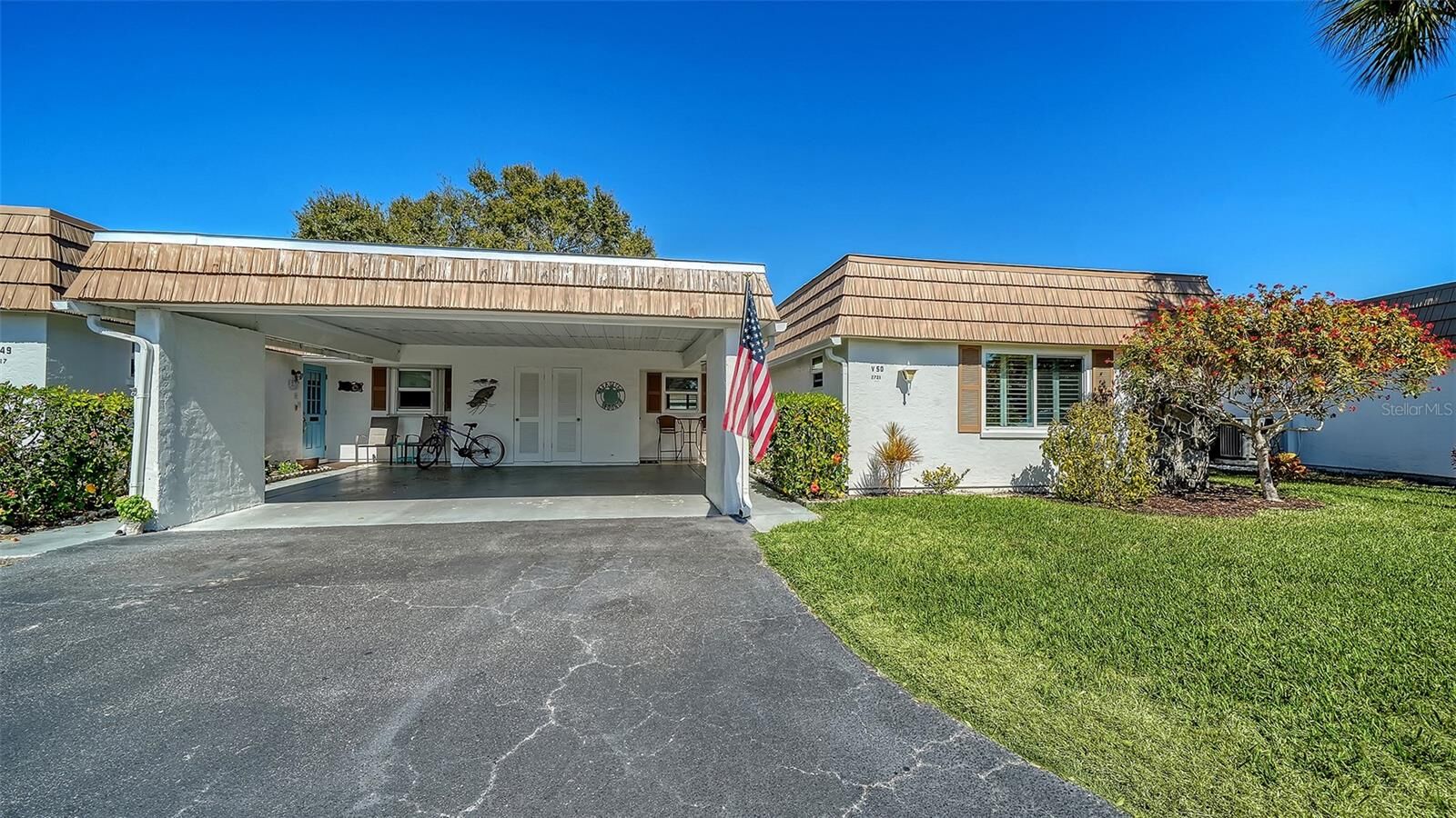 Property Photo:  2721 Riverbluff Place V-50  FL 34231 