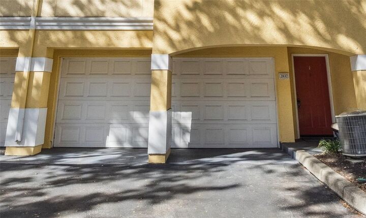 Property Photo: 2837 Shadow View Circle 2837 FL 32751