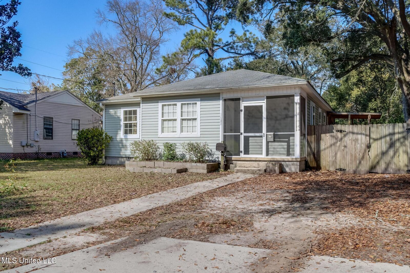 Property Photo:  1688 Sunset Boulevard  MS 39531 