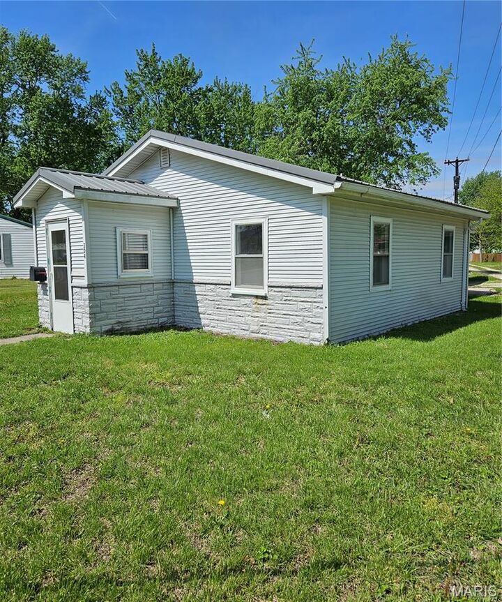 Property Photo: 304 N Shelby MO 63468