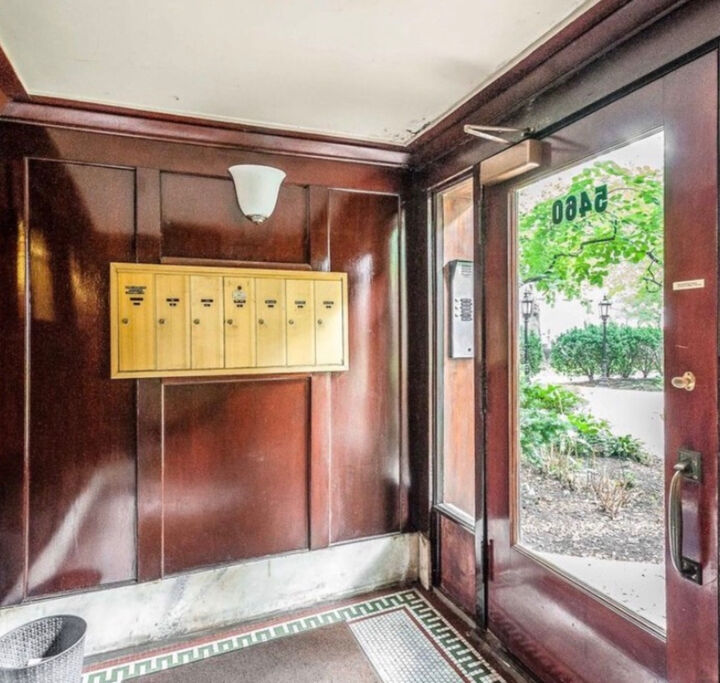 Property Photo: 5470 S Woodlawn Avenue 1E IL 60615