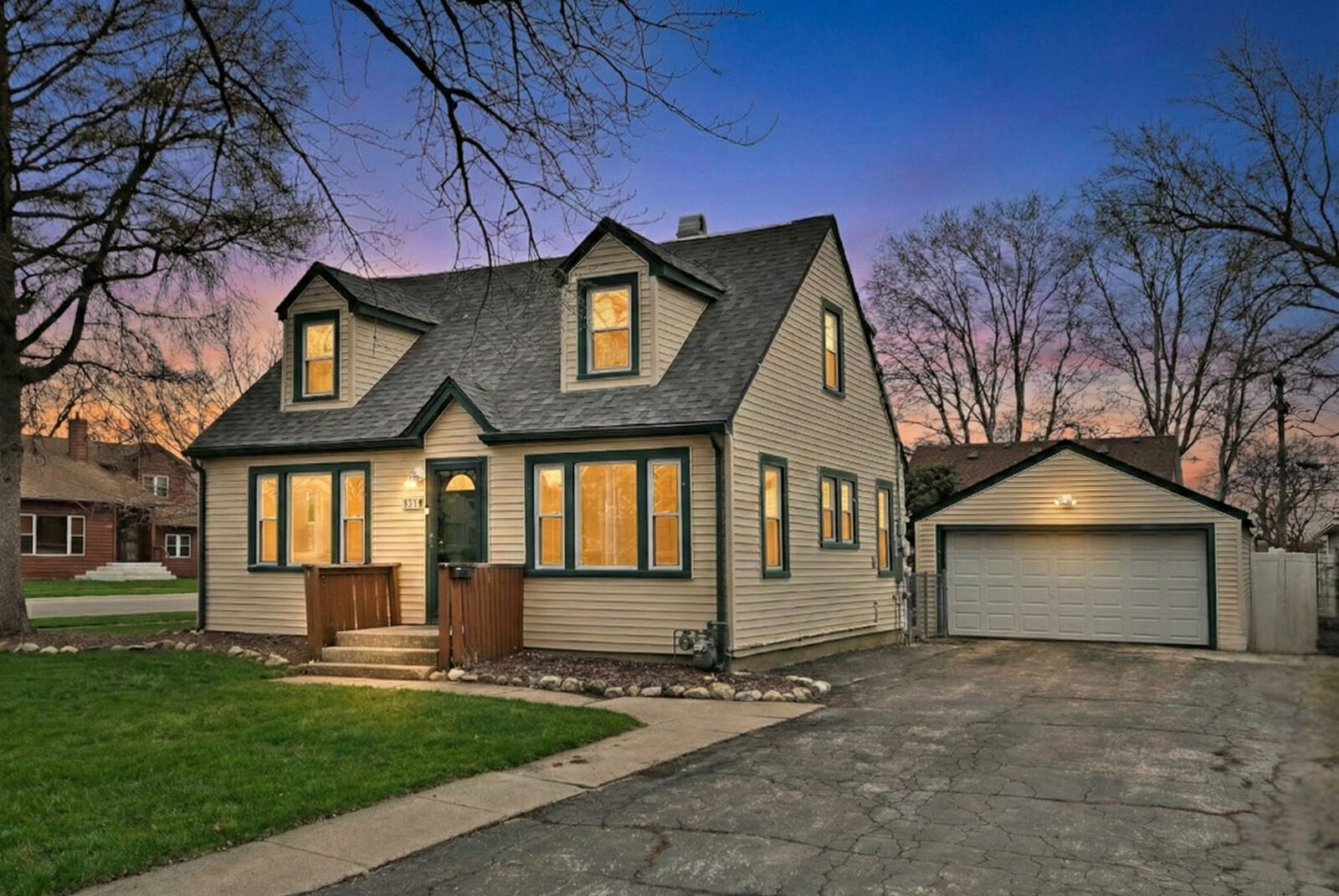 Property Photo:  371 E Dickens Avenue  IL 60164 