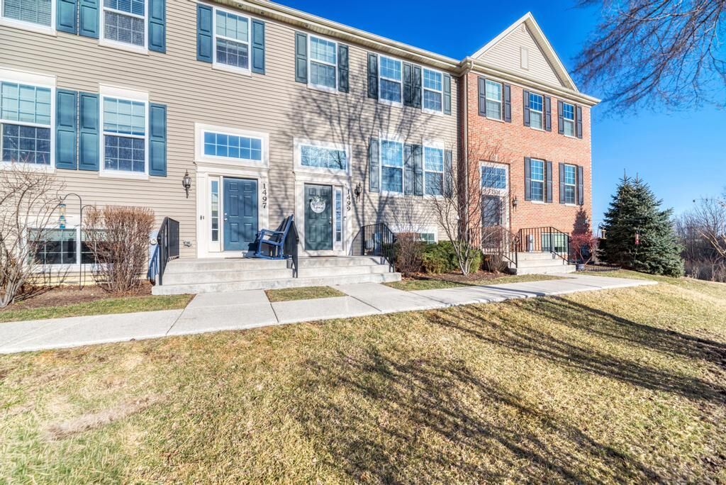 Property Photo:  1499 Deer Pointe Drive  IL 60177 