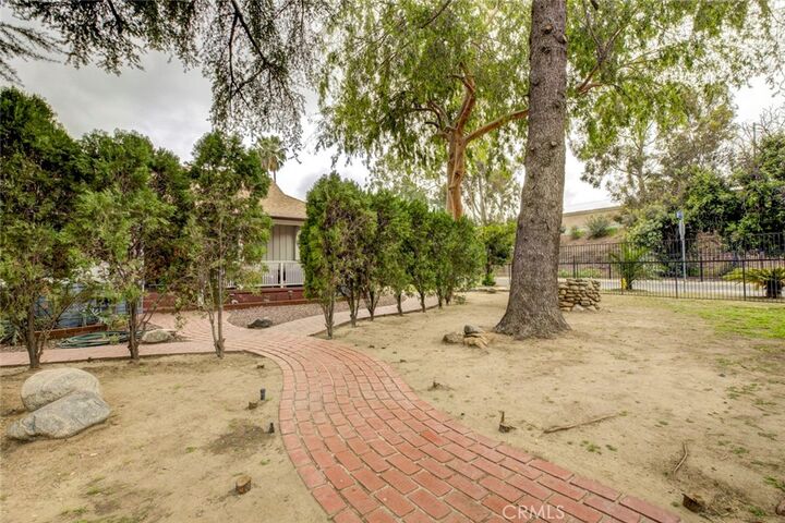 Property Photo:  15556 Valerio  CA 91406 